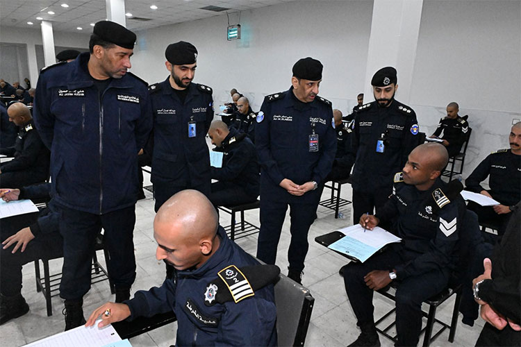 اللواء علي مسفر العدواني يتفقد سير العملية التعليمية والتدريبية في أكاديمية سعد العبدالله للعلوم الأمنية 