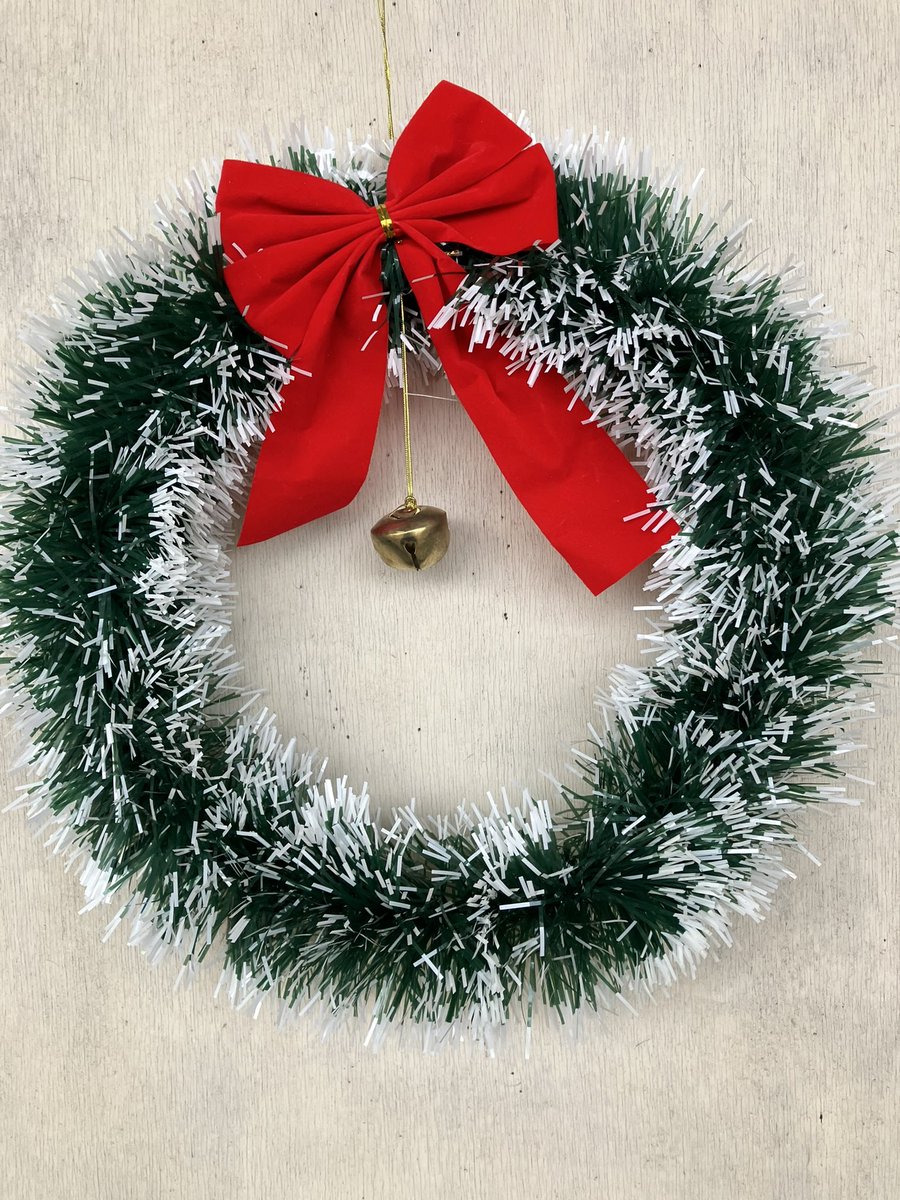 Y6s8D8vmnCo394k 魔除けのリースです。