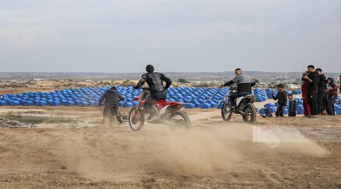 BMitraglia's tweet photo. #Israele #Gaza

Giovani di Gaza organizzano spettacoli in moto sul territorio della regione dell'asse #Netzarim.

Il "genocidio" a Gaza...

#AnatomyofGenocide

@LionUdler 
https://t.co/RjfuDW8YD0 https://t.co/bCTwUJfSeQ
