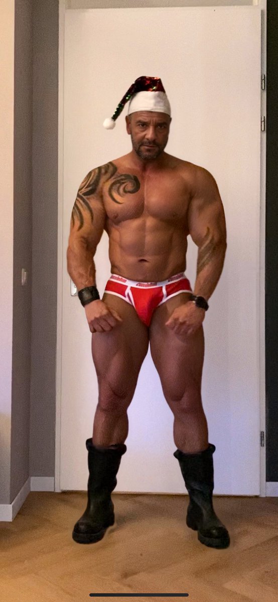 roidmusclelove1's tweet photo. Ho Ho Ho โ discipline doesnโt take a holiday.
#HoHoHo #HolidayStrength #FestiveSeason
#StrongAllYear #DisciplineDriven #Physique
#FitnessLifestyle #HolidayVibes #Consistency
#StrengthCulture ๐๐ช https://t.co/QKBM81cmto