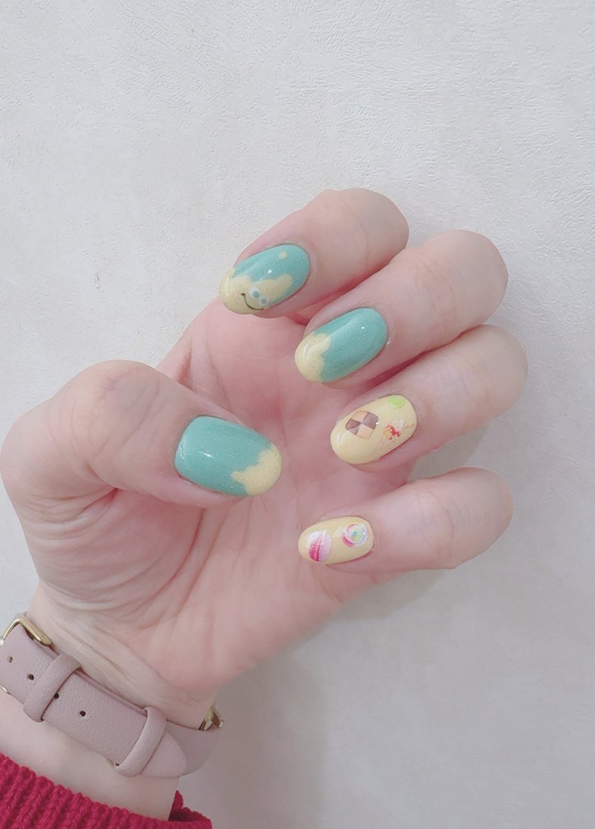 LinRenR's tweet image. カラフルスイーツネイルにしてみた😆✨✨✨🍬
むらなく塗るの大変なカラーでしたわ😭✨✨
#セルフネイル