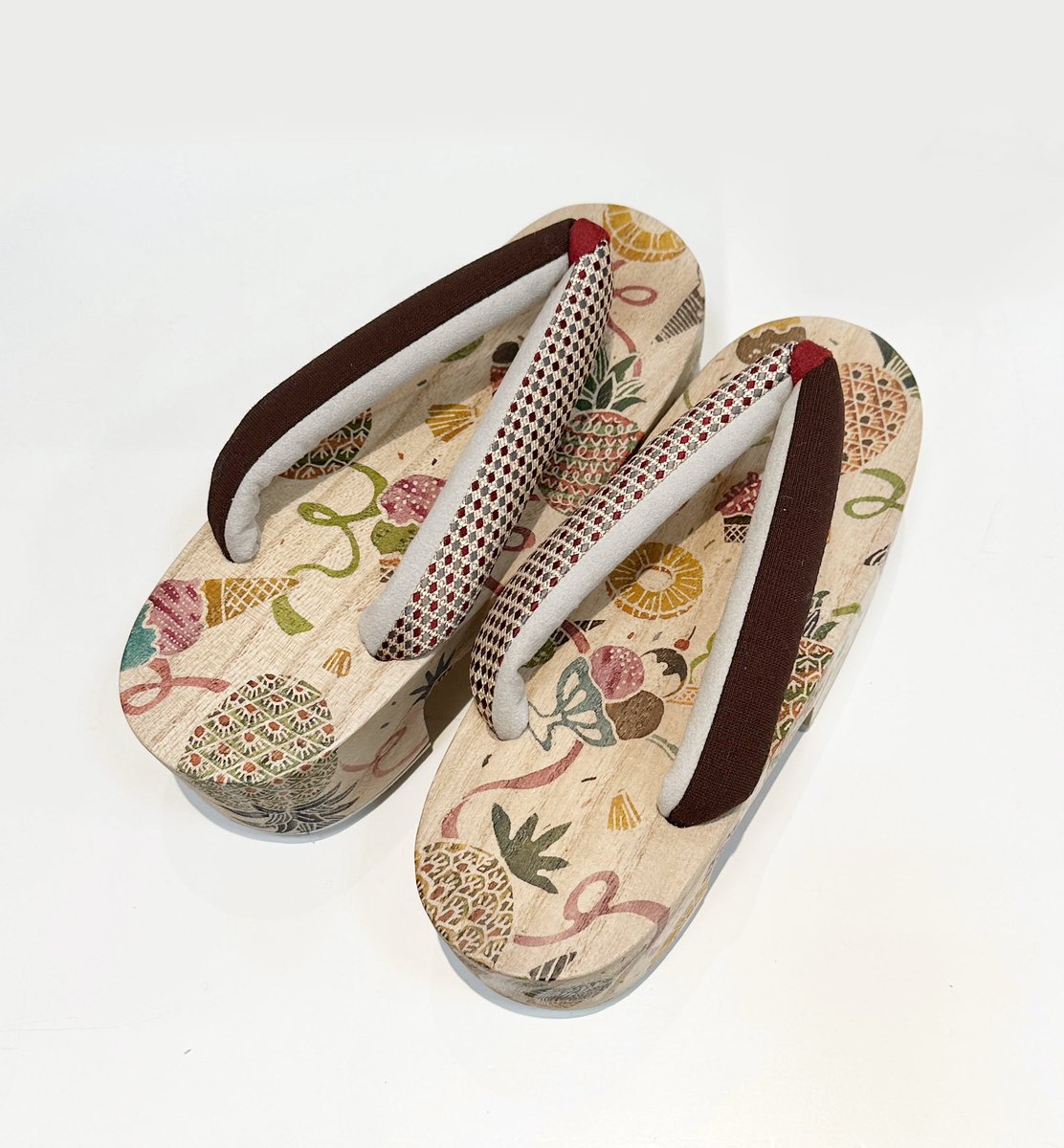 オーダー制作です】 パイナップルとアイスクリーム尽くしの文様です