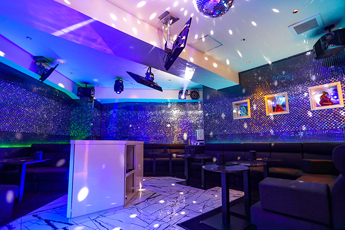 HOSUCHIKE's tweet image. ホスチケ新規掲載店を紹介するチケ🐰❣️

✨ 大阪キタ『GRAN（グラン）』 ✨
💎@clubgranzero

・店内キレイで居心地よすぎる✨
・イケメン系〜個性派まで幅広いチケ😎
・ワイワイ系で初回さんでも入りやすい❣️
・内勤さん優しくて安心感あるの嬉しいチケ🫶

しかも【昼から営業】してるの強い☀️🌙…