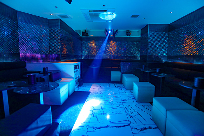 HOSUCHIKE's tweet image. ホスチケ新規掲載店を紹介するチケ🐰❣️

✨ 大阪キタ『GRAN（グラン）』 ✨
💎@clubgranzero

・店内キレイで居心地よすぎる✨
・イケメン系〜個性派まで幅広いチケ😎
・ワイワイ系で初回さんでも入りやすい❣️
・内勤さん優しくて安心感あるの嬉しいチケ🫶

しかも【昼から営業】してるの強い☀️🌙…