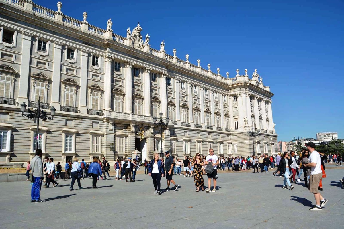 Un repaso a los días festivos que tendremos en Madrid durante 2026, que son 14 contando con las dos fiestas locales.
miradormadrid.com/dias-festivos/
Y repaso también a las grandes celebraciones que habrá en la ciudad: Año Nuevo chino, Carnaval, San Isidro...