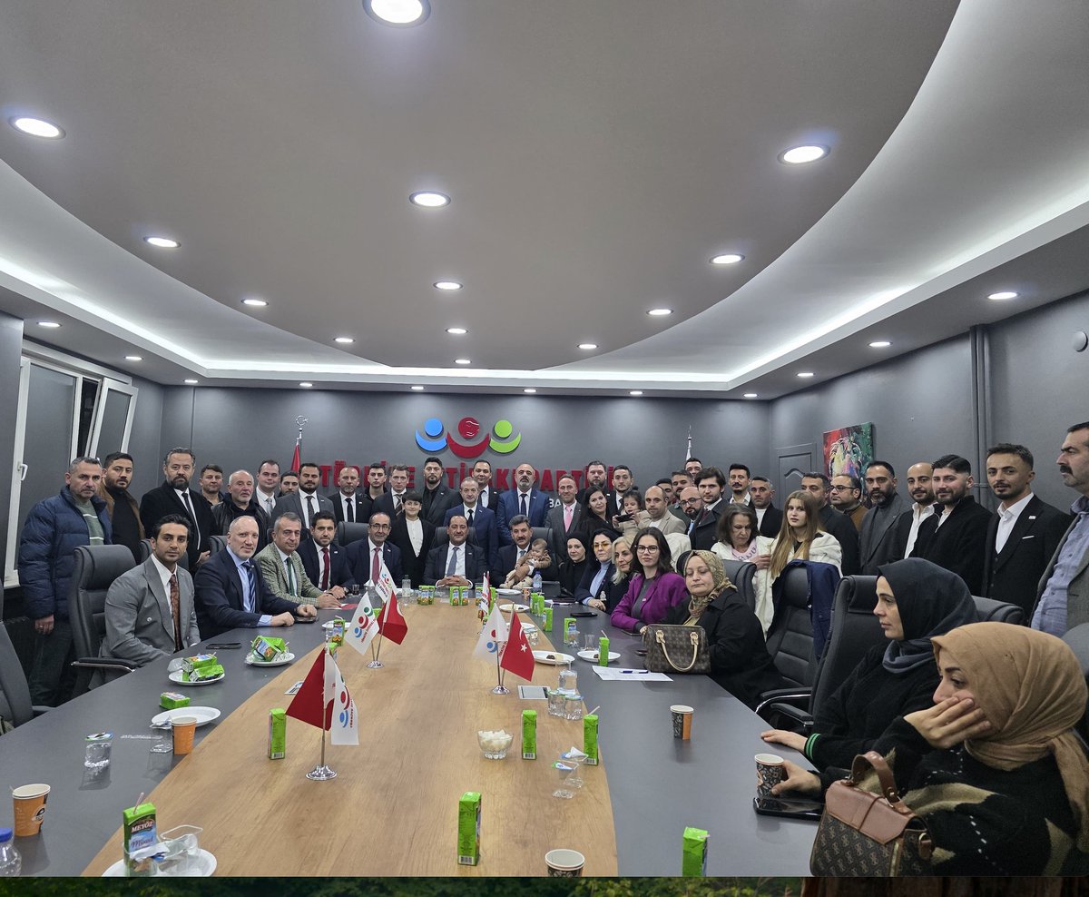 TÜRKİYE İTTİFAKI PARTİSİ İSTANBUL’DA BİRLİK VE KARARLILIĞINI GÜÇLENDİRDİ

Türkiye İttifakı Partisi İstanbul İl Başkanlığı toplantısı, Genel Başkan Mehmet Sağlam, Genel Merkez yöneticileri, Merkez Yürütme Kurulu (MYK) üyeleri ile il ve ilçe başkanlarının yoğun katılımıyla büyük