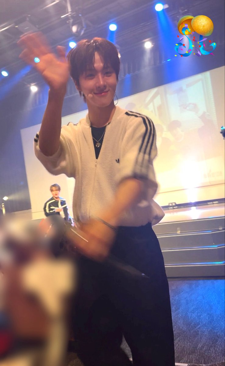 ElseUni's tweet image. ユジュン君誕生日おめでとう🎊
乗り遅れてしまった💦

ファンサ神対応なユジュン君

心も体も健康に過ごせますように♪良い一年を☘️

#오늘의감사_유준이존재해서감사해요
#OurWinterSunshineYoojun

 #BAE173 #YOOJUN #유준 #비에이이173