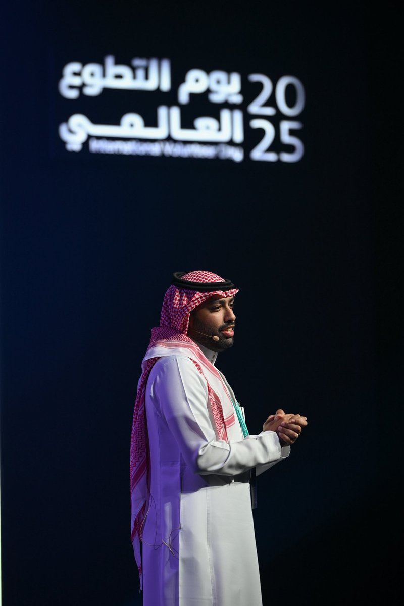 buhaimedAN's tweet photo. كل هذا ما راح ينسيني اليوم التالي أبدا .. اليوم اللي تحقق فيه حلم كبيييير جدا بأني أشارك المسرح مع افضل من صعد على مسرح ! 

أخوي وصديقي ومعلمي @md_almousa  شكرا على "أثرك" اللي ما ينقطع .. وشكرا على ليلة لا يمكن أن أنساها ما حييت ! https://t.co/JxPCwEC4yg