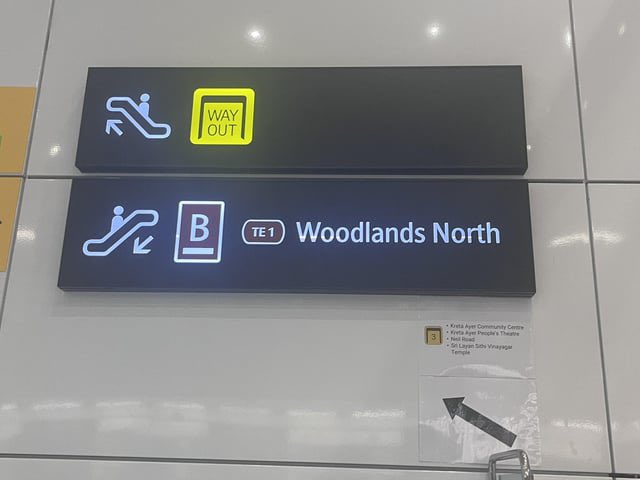 adamm_apple's tweet image. (not sure why ppl on twt are hostile but anyways) this is a well-known issue with the new MRT signs since the brown line opened… im not sure what you’re getting worked up for