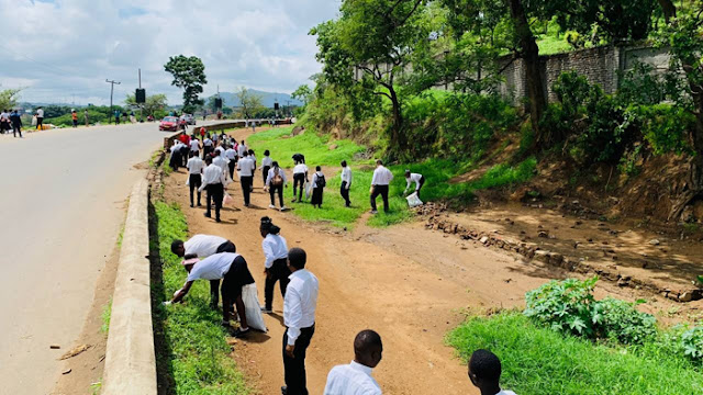 Shincheonji Malawi Church Concludes Year: Street Cleanup with 116th Graduates

tinyurl.com/mryssnds

 #Shincheonji #116th #Street_Cleanup