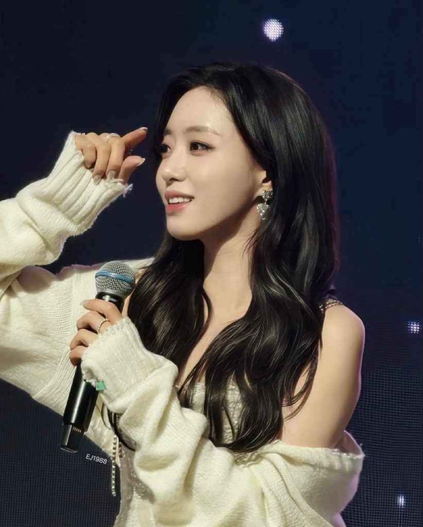 내은정님 오랜만에 장발웨이브한건데 너무씹천사라서 막 눈물이………….