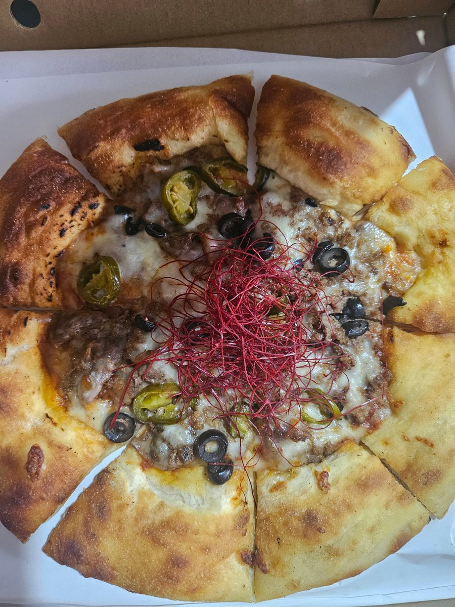 _HannanLM's tweet photo. selang 2 hari makan pizza wagyu bienz xtau nk ckp apa dah😀 https://t.co/wjp7q2wB6R