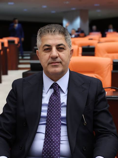 Türkiye Büyük Millet Meclisi’nde yürütülen bütçe görüşmeleri sırasında, Adıyaman Milletvekilimiz Sayın Doç. Dr. İshak Şan'a CHP Sivas Milletvekili Ulaş Karasu tarafından gerçekleştirilen fiziki saldırıyı ve Karasu'yu şiddetle kınıyorum.

Milletin iradesini temsil eden Gazi