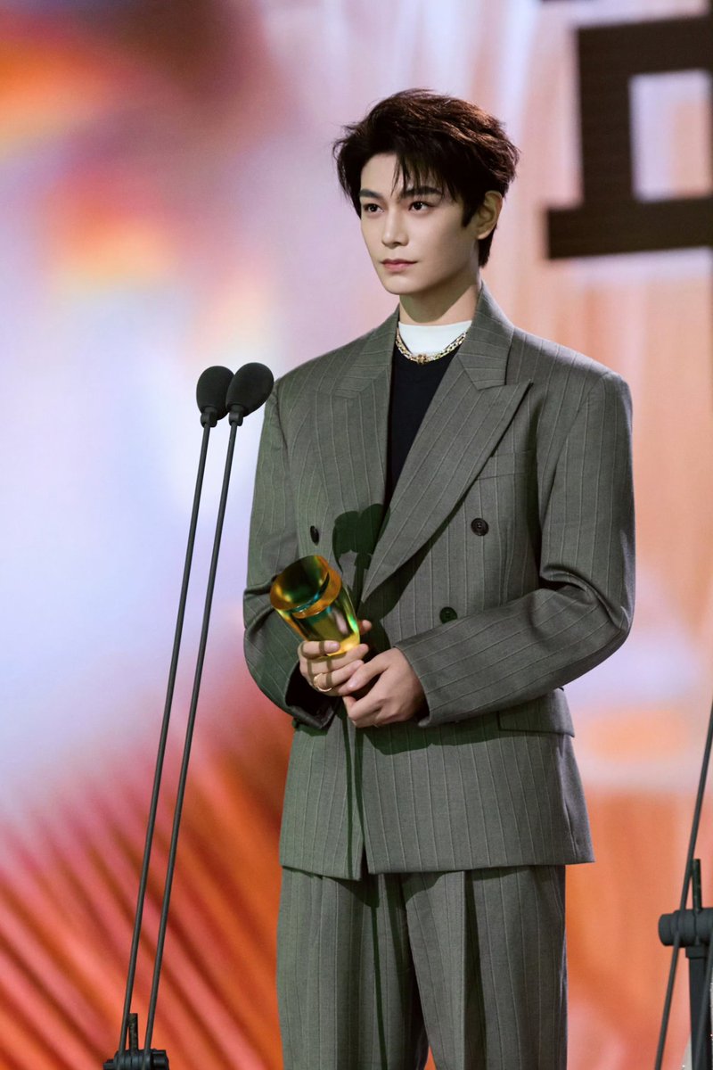 2025.12.22｜Ding Yuxi’s studio update

ขอขอบคุณทุกความรักและการสนับสนุน ที่ส่งข้ามผ่านภูเขาและท้องทะเลมาถึงกัน 

Cr.丁禹兮工作室

#ติงอวี่ซี #Dingyuxi #丁禹兮
#ディンユーシー #정우혜