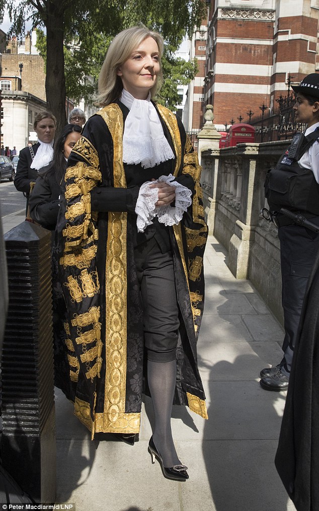 LizTrussFan's tweet photo. Liz looking beautiful as Lord Chancellor https://t.co/PcJBmPGR8t