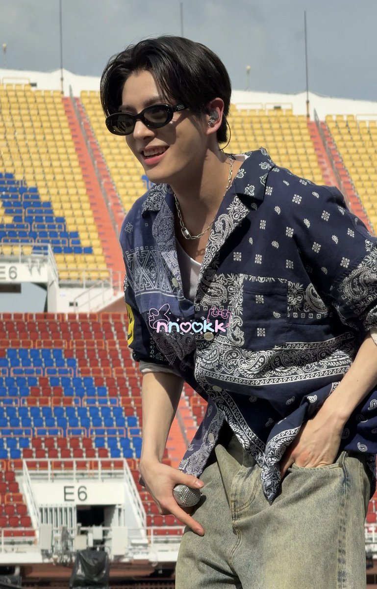 - ถ้ามีผัวจะรักผัวเท่าเจคไหม
- คนที่หล่อที่สุดในชีวิตใครหลายคน
- ผุ้ชายที่ต้องมาเจอด้วยตาเนื้อ
- ตี๋อินเตอไทป์ลุกหมา จมูกโด่ง หน้าคม
- สมฉายาขวัญใจสาวไทย
- หล่อแบบเข้าใจเลยว่าทำไมถึงมีคนปรึกษาเรื่องทะเลาะกับแฟนเพราะติ่งเค้า
- เลิกกับผัวสิคะ มันหล่อเท่าเจคเหรอ
- ราชมังบ้านเจค