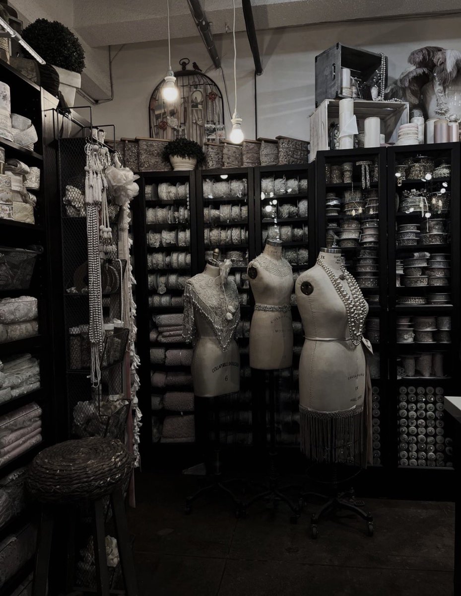 lamplitstudy's tweet image. no  pause  today  —  heading  back  to  practice,  with  a  short  stop  along  the  way  to  gather  some  crafting  supplies  before  continuing  forward.