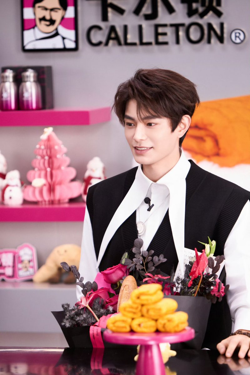 2025.12.22｜Ding Yuxi’s studio update

📸 เก็บช่วงเวลาสวยงามไว้ เปลี่ยนความสุขให้สัมผัสได้จริง ร่วมกับคาร์ลตัน และแบรนด์แอมบาสเดอร์ระดับโลก ติงอวี่ซี มาค้นพบความสุขจากการอบขนมที่มากกว่าเดิมไปพร้อมกัน 

Cr. 丁禹兮工作室

#ติงอวี่ซี #Dingyuxi #丁禹兮
#ディンユーシー #정우혜