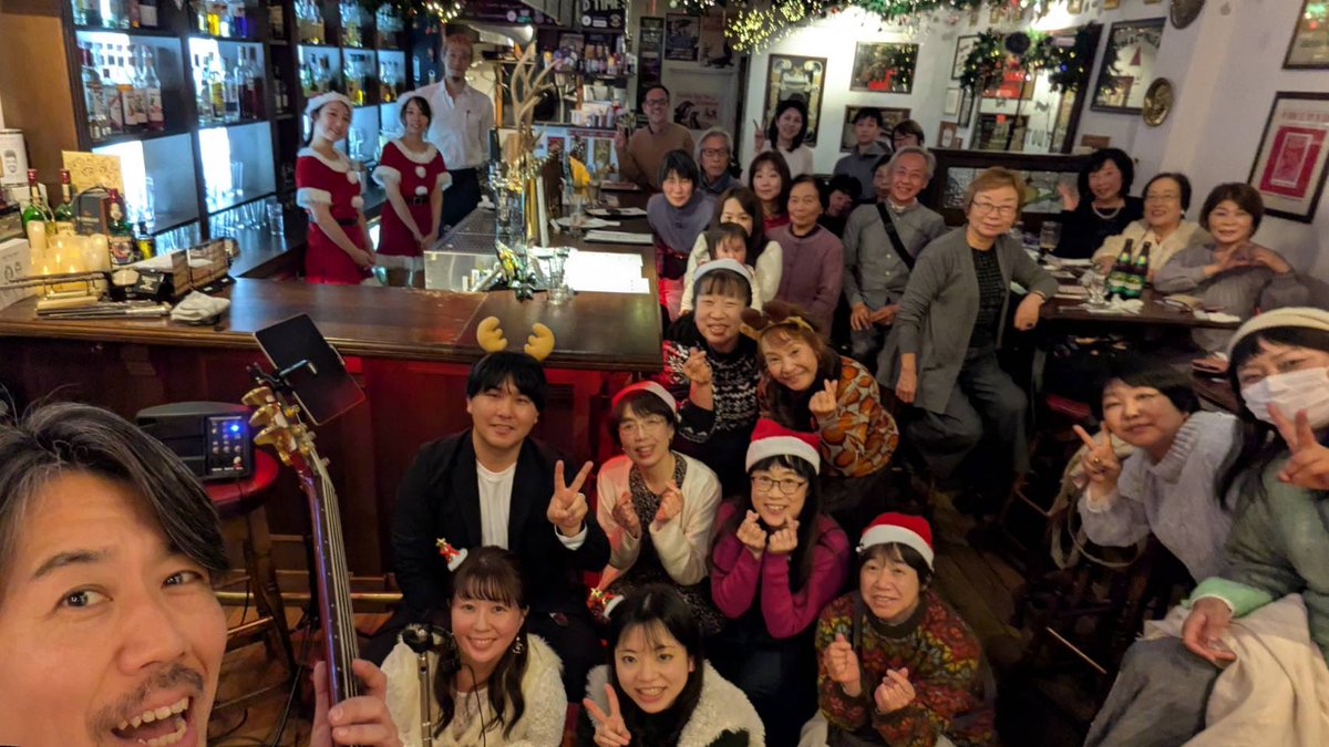 uw_mgfl's tweet image. Comodeライブパーティー終演しました！
年に一度のクリスマススペシャルバージョンです🎅🏻🎄
ほとんどがクリスマス曲で、今回はご飯もスペシャルな内容でした✨️
お客様もサンタ帽を被ってくださり盛り上がりました！楽しかった〜
ありがとうございました！