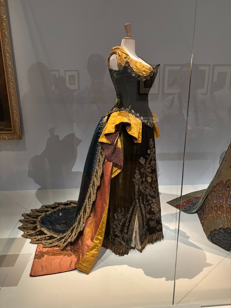 LaurenCDeutsch's tweet photo. Here's another absolute gem of Worth's fancy dress confections- Madame de Benardaky's gown for the 1891 Hotel Cernuschi Ball. "She appeared in all her beauty at the stroke of midnight, draped and dressed as a Valkyrie," wrote Andre de Fouquieres. This effect was achieved by a https://t.co/bXZPUZWTRf