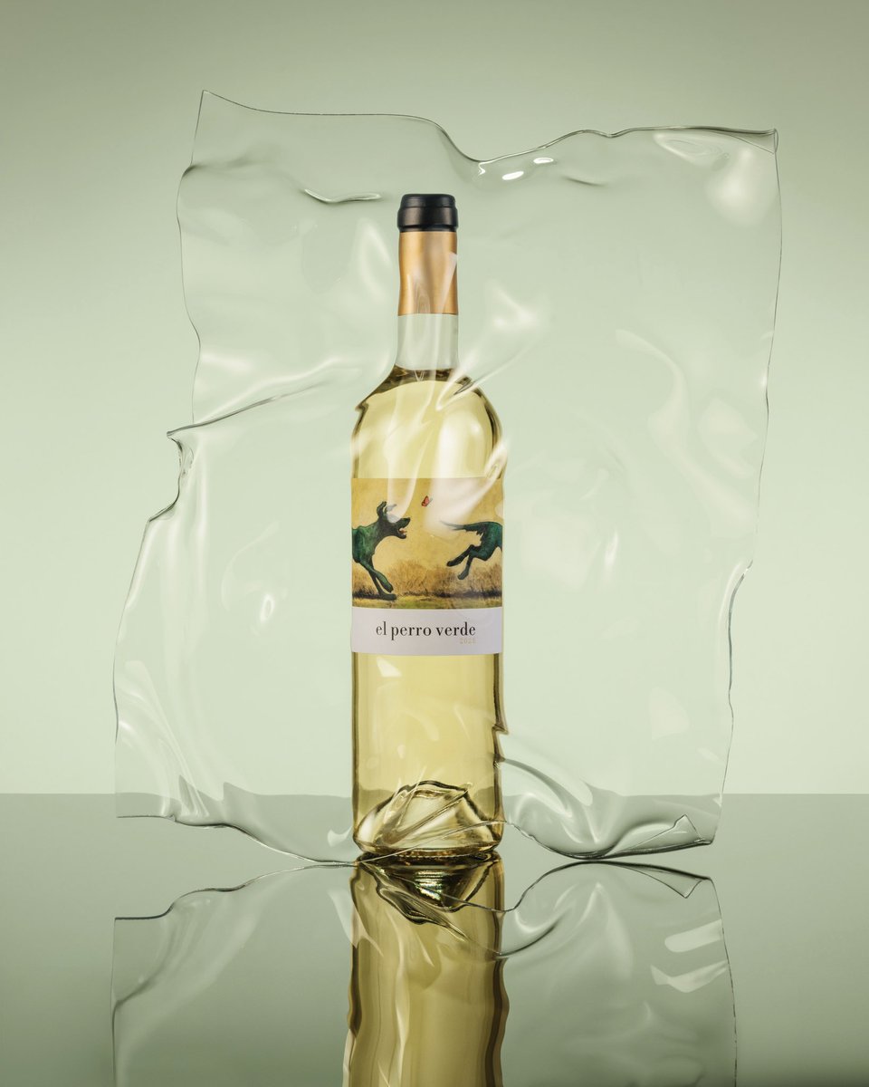 Ya está aquí la nueva añada 2025 de El perro verde, uno de los verdejos más deseados de Rueda, elaborado con uvas ecológicas. Fragante, nítido y preciso con textura sedosa y final largo. Una de las mejores añadas en sus 20 años de historia. #vinodeldía bit.ly/3KSkN9i