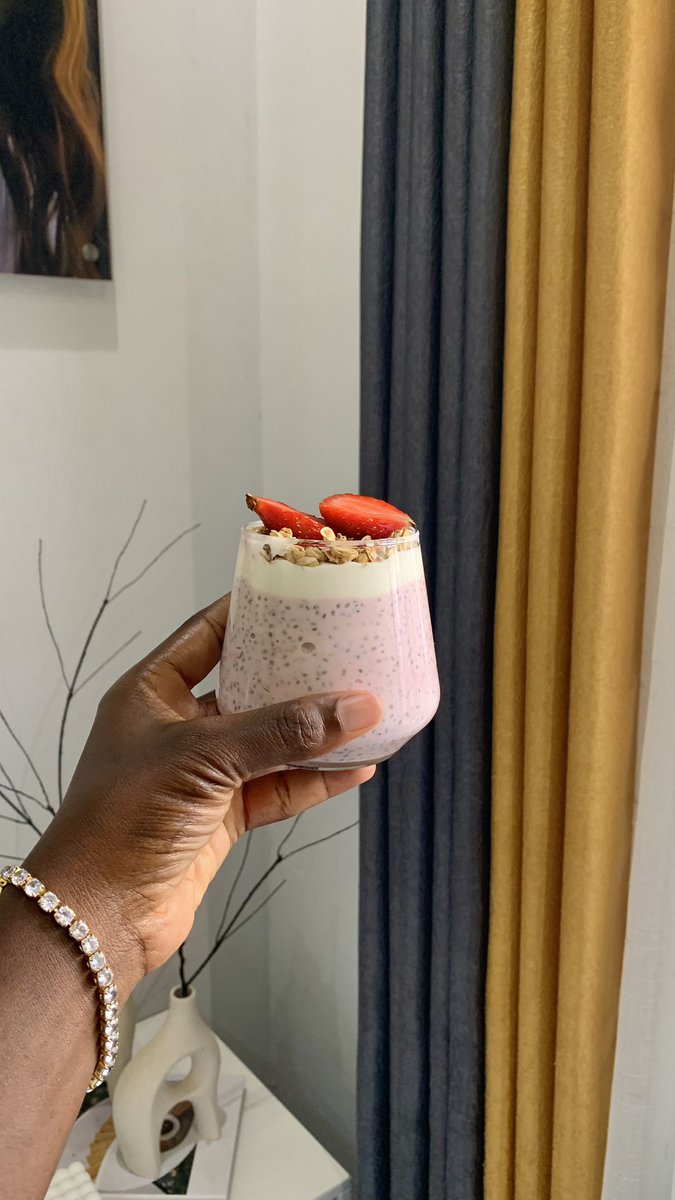 Today’s workout meal.

Strawberry, Greek yogurt and chia seed pudding.