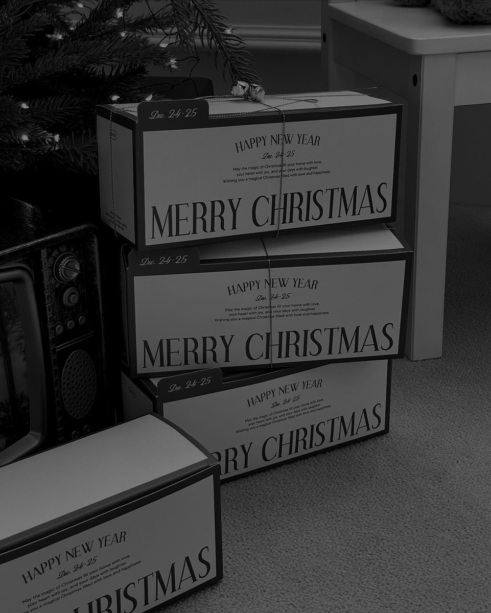 BELLEAlME's tweet image. ᅠ
ᅠ
𝑲𝑹𝑰𝑵𝑮𝑮𝑮！
[📦] 𝐀 𝐩𝐚𝐜𝐤𝐚𝐠𝐞 𝐡𝐚𝐬 𝐛𝐞𝐞𝐧 𝐬𝐞𝐧𝐭. 
━━━━━━━━━━━━━
𝐓𝐨ㅤㅤ: You.

💌ㅤㅤ: You’ve been such a wonderful person this year. I’m so proud of you! May your Christmas sparkle with happiness and a little bit of North Pole magic!
ᅠ
ᅠ