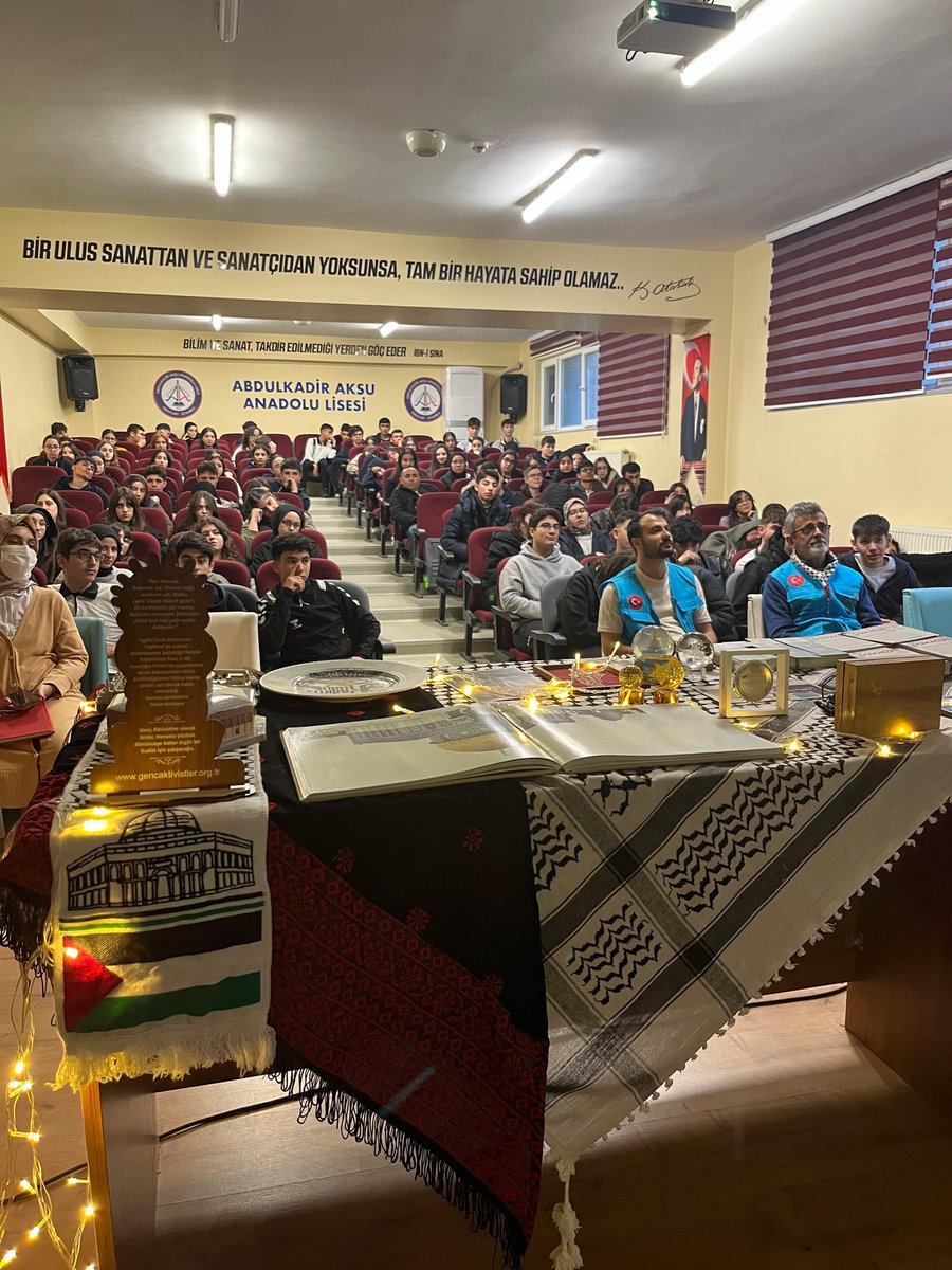 okulumuzda "Miracın izinde adım adım Kudüs'e" seminerini Ayşe Büşra Çelik hocamızın kıymetli sunumlarıyla gerçekleştirildi.