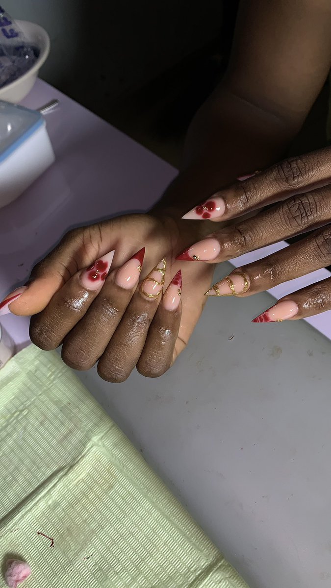Please help retweet if this come up on your TL 🙏🏾🥺 
I’m a home based nail-tech in Fagba 
📍 Agege | Ijuishaga | Ogba |  Abuleegba axis
📩 DM to book an appointment 
Acrylic . Gel . Manicure 
Lasting sets