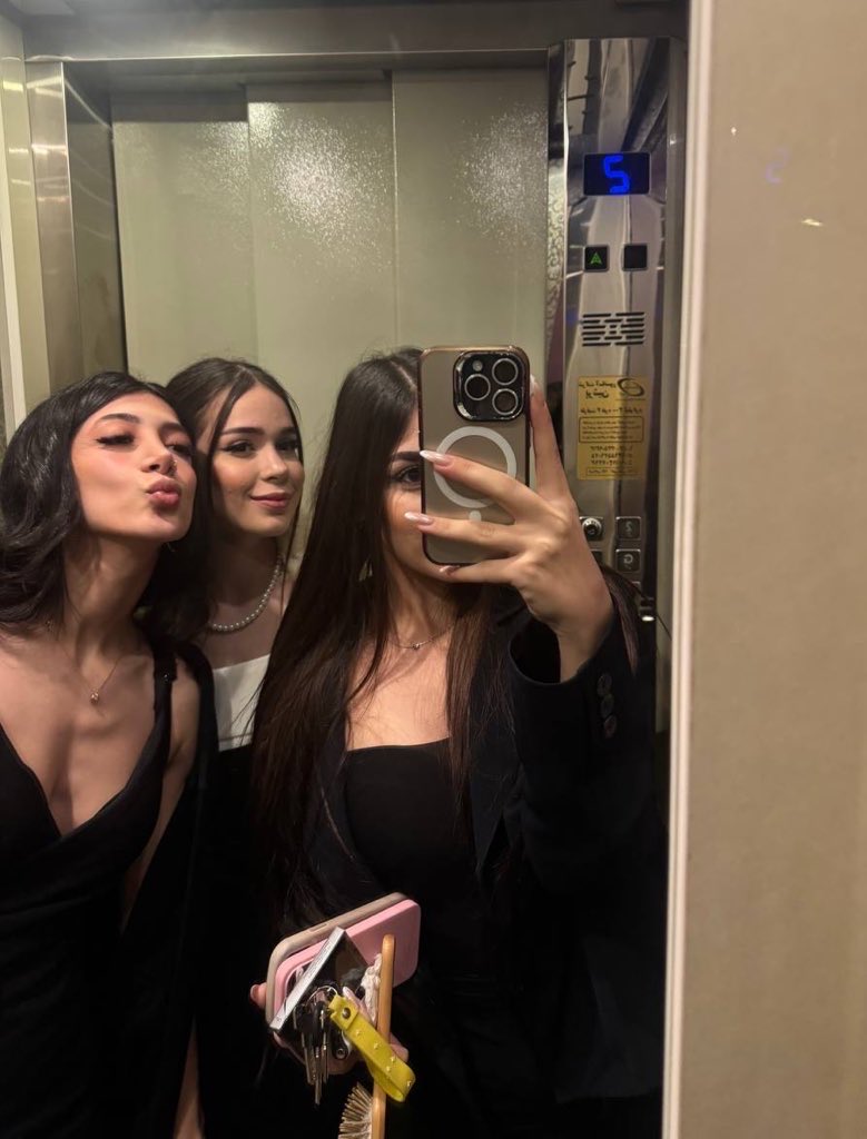 Marallii tweet media