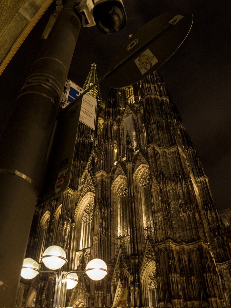 Ich liebe dieses Foto - und Leute behaupten, die Pentax Q10 sei abends/nachts komplett unbrauchbar.