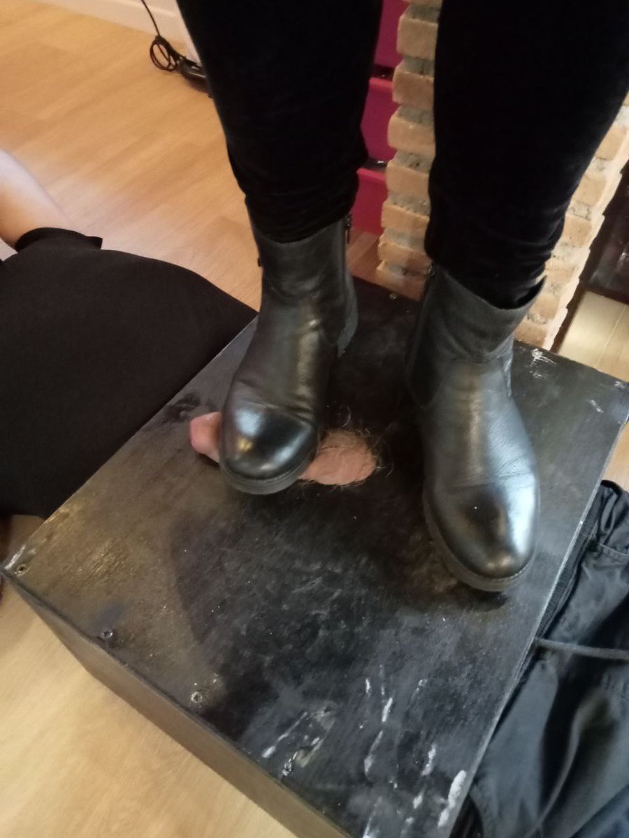 La mia Cock box. Chi vuole venire a provarla? Sessioni reali su Roma. Mettete like e ripostate 😈😈😈