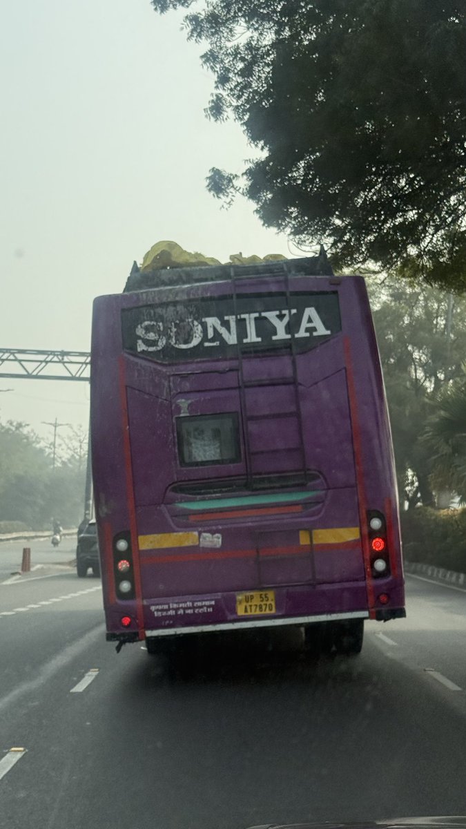 AdvTanishq's tweet photo. नोएडा में एक बस का बैलेंस (संतुलन बिगड़ चुका है, फिर भी उसमें यात्री सफर कर रहे हैं, जिससे यात्रियों की जान को गंभीर खतरा बना हुआ है।ट्रैफिक पुलिस से विनम्र अनुरोध है कि कृपया तत्काल संज्ञान लेकर बस को रुकवाने एवं आवश्यक कार्रवाई करें, ताकि किसी भी अनहोनी को समय रहते रोका जा सके https://t.co/Xh5kdWAI38