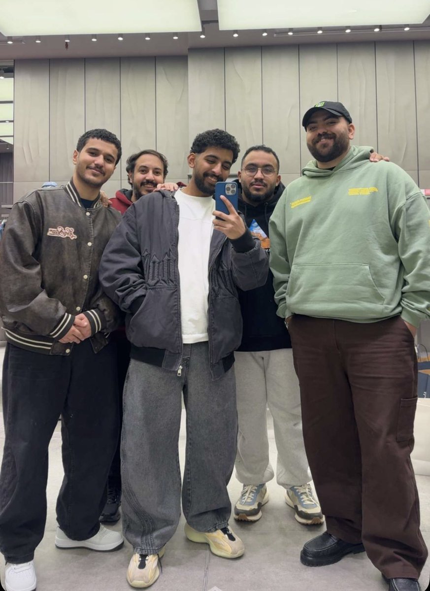 RALAF75's tweet image. قروب السفرة ..🤔