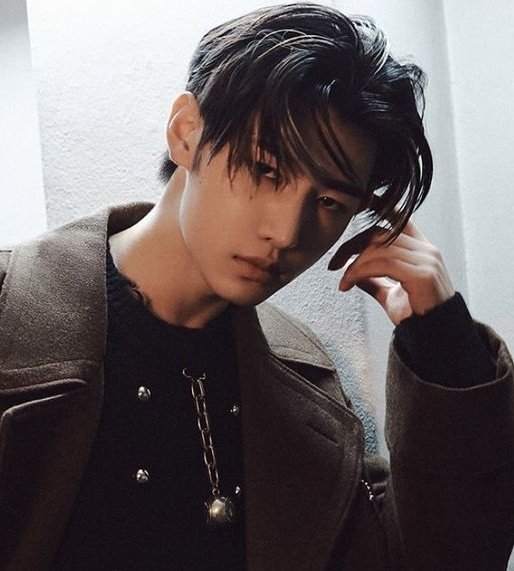 hoonsbbyy's tweet image. that gaze of sunghoon in this photo