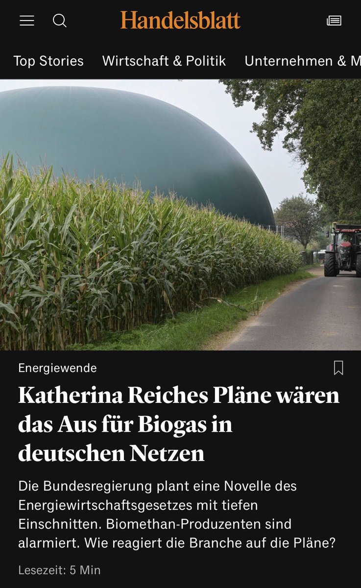 42tw1tter1sd3ad's tweet photo. Solche Nachrichten gehen leider komplett unter. Biogas würde richtig strategisch richtig eingesetzt und bei der Klimawende massiv voranbringen. Und alles im Inland!!!
Und zeigt wieder Katherina Reiche Lobby in Reinform. Technologieoffenheit AM ARSCH!

Die Nachricht ist energiepolitisch aus drei Gründen fatal!

1) Biomethan ist ein „Drop-in“-Energieträger. Es kann sofort fossiles Erdgas ersetzen – ohne neue Endgeräte-Welle.

2) Größenordnung: Selbst bei optimistischen Potenzialen reden wir 2045 über ~100–200 TWh/Jahr Biomethan (Inland). Das sind ~12–25 % des heutigen Gasverbrauchs (2023: ~810 TWh).  Wobei hier noch zu diskutieren können wie man die Biodiesel Flächen nutzen würde!! 
ABER: Genau deshalb gehört es nicht in den Massenmarkt „Heizung für alle“, sondern dorthin, wo Elektrifizierung an Grenzen stößt: Industrieprozesse, Hochtemperatur, chemische Nutzung, Residuallast/Flexibilität.

3) 2045 brauchen wir jedes Potential. In Klimaneutralitäts-Szenarien sinkt fossiles Gas ohnehin auf Restmengen.  
Wenn wir dann auch noch Biomethan aus dem Netz drängen, zerstören wir Investitionssicherheit und landen wieder bei Import Gas.

Kurz: Elektrifizierung ist der Hauptpfad. Aber die letzten, harten Prozentpunkte brauchen heimische, speicherbares Biogas. Biomethan pauschal aus dem Netz zu drängen ist das Gegenteil von „Technologiesicherheit“.

Jetzt frage ich:
WO IST DER BAUERNAUFSTAND?