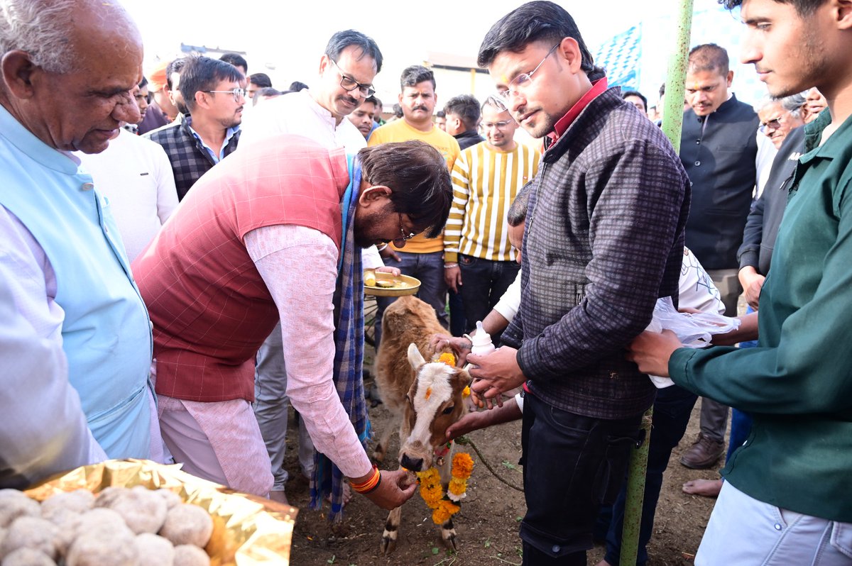 mp_husbandry's tweet image. पशुपालन एवं डेयरी विभाग, राज्यमंत्री (स्वतंत्र प्रभार)  श्री @Lakhan_BJP  ने दयोदय गौशाला, शाहगढ़ में नवनिर्मित गौवंश शेड का लोकार्पण एवं बंडा जिला #Sagar में दयोदय महासंघ द्वारा संचालित गौशाला परिसर में गौवंश चिकित्सालय का शिलान्यास किया.

#दुग्ध_समृद्धि_संपर्क_अभियान_2