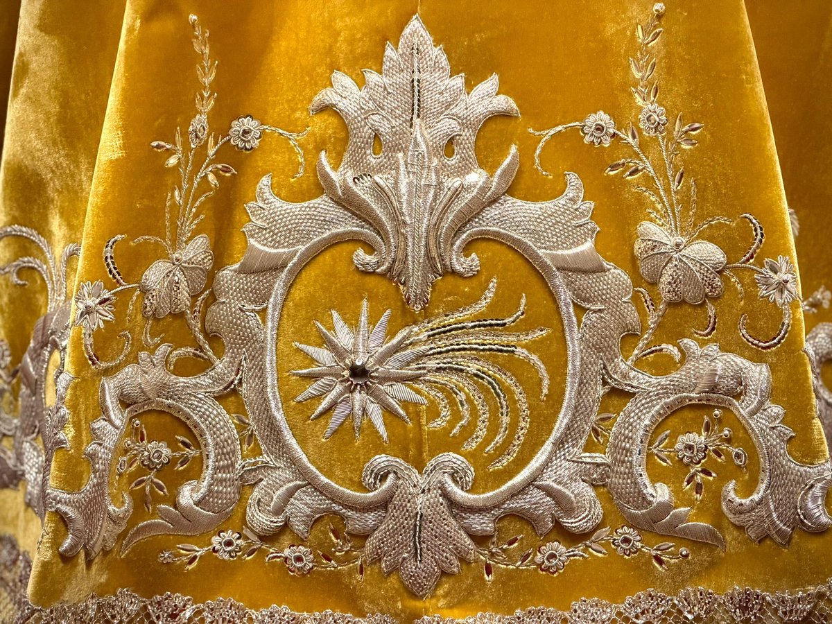 #CENTENARIO | Nos complace presentar el rico regalo que nuestro Grupo Joven ha ofrendado a nuestros Titular el Dulce Nombre de Jesús con motivo de nuestro I Centenario.

#LaCañilla #100AñosDeRealejo