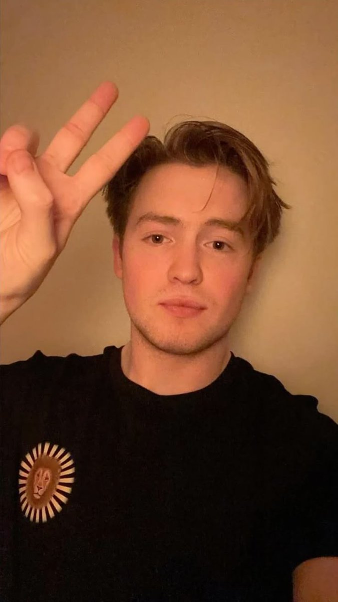 KitConnor131's tweet image. Who else that love  me ❤💖