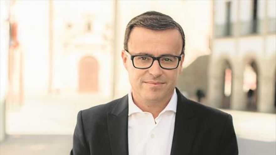 GRACIAS <a href="/magallardomir/">M. Ángel Gallardo Miranda/❤️</a>, GRACIAS Alcalde. Nunca te voté ni sigo tus ideas, pero como Serón me duele como te han hecho caer. Eres buen gestor, pero acabó contigo cruzarte aquel maldito día, con tu peor enemigo y el de todos <a href="/sanchezcastejon/">Pedro Sánchez</a>. Salud y Fuerza desde VVA, Miguel Ángel.