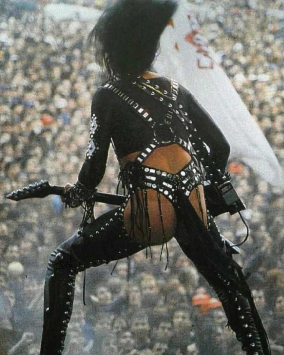 VENXMOUSVIPER's tweet image. What I had to see on tour today...