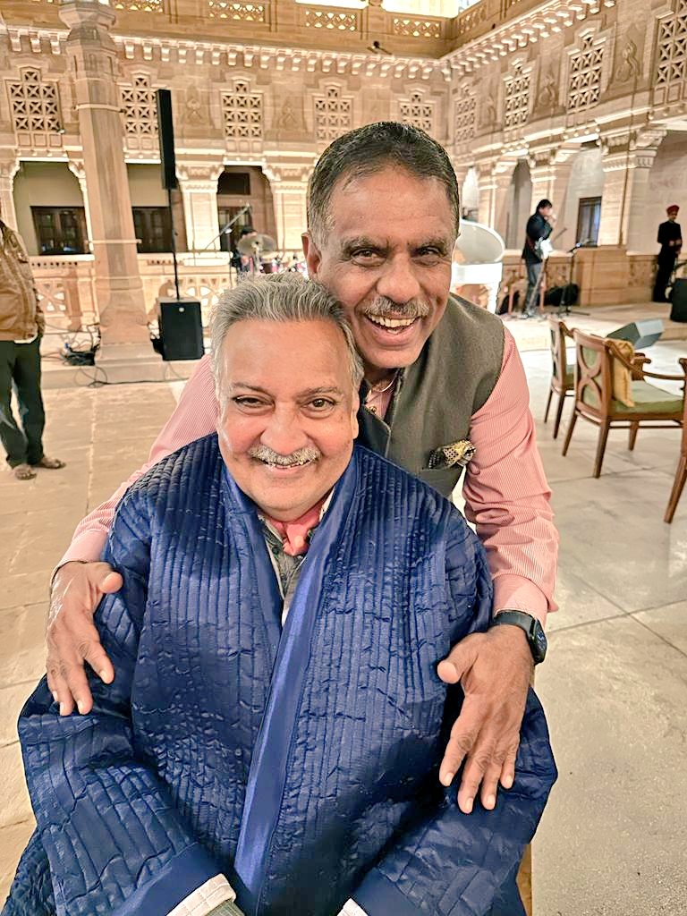 GajendraKhimsar's tweet photo. नव कोटी मारवाड़ रा धणी परम आदरजोग जोधपुर दरबार बापजी हिज हाइनेस महाराजा गजसिंह जी साहब नै तिथि अनुसार जल्मदिन री घणी मोकळी बधाई अर मंगळकामना सा ||

माँ चामुण्डा आपने निरोगा राखै अर आपरी हजारी उम्र करें, बरसगांठ माथै घणैमान मंगळमय सुभकामनावां....!

#Jodhpur https://t.co/12k3EfRNcR