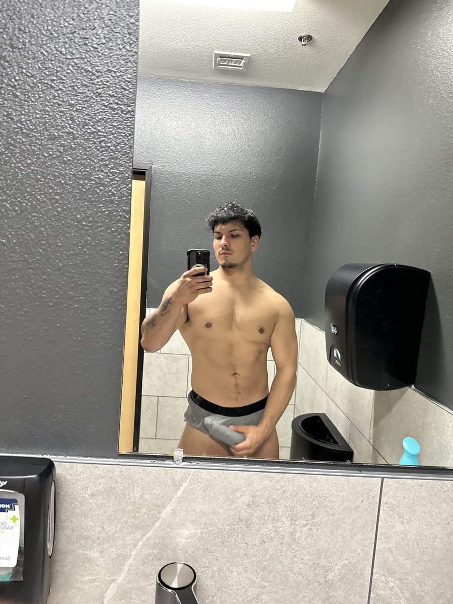 MollyOuvry's tweet image. Got a surprise for my bottoms on my OF