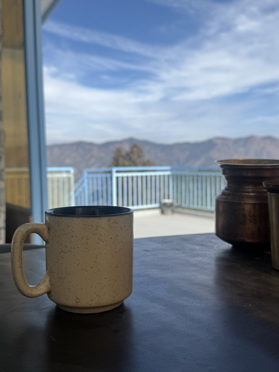 RohitashwT's tweet photo. Zesty Ginger and Lemon grass. ❤️🔥
Amazing tea. 
@SomanshTea 

Thanks @shardul_2 for wonderful gift. Cheers. https://t.co/l5CUixQidH