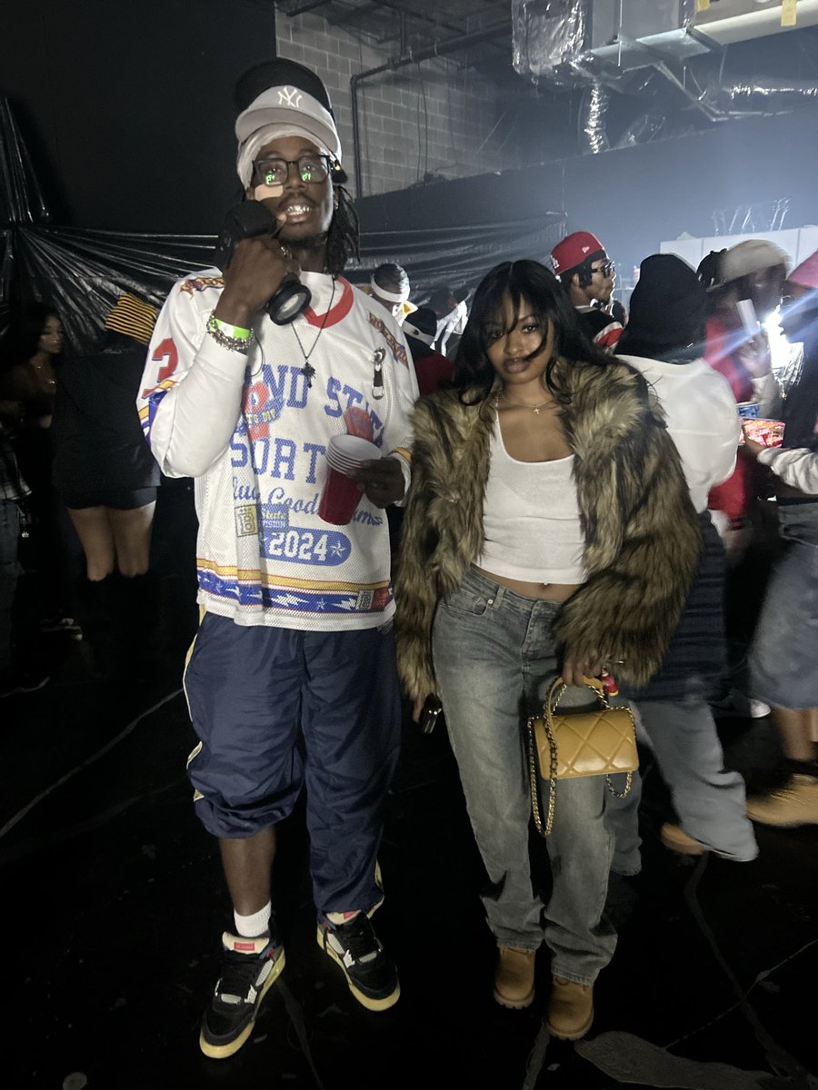 9fits_'s tweet photo. 2000s party in the A https://t.co/KgKHj1f40x