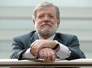 Cunao_oviedista's tweet image. Sois muy jóvenes pero este señor del PSOE, que gobernó muchos años Extremadura, utilizó el españolismo más rancio para culpar a los catalanes de todos los males de su comunidad para no afrontar los problemas reales. Igual no es tan raro que ahora gane el españolismo rancio.