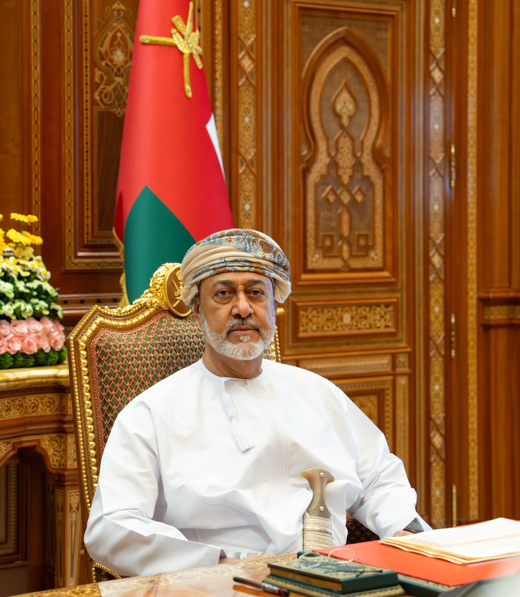 جلالةُ السُّلطان المُعظّم /حفظهُ اللهُ ورعاهُ/ يُشيد خلال لقائه رئيس وأعضاء مكتب #مجلس_الدولة بقصر البركة العامر بجهود وإسهامات مجلس الدولة وتعاونه مع المؤسسات الحكومية للارتقاء بمسارات التنمية الشاملة في البلاد، وتطوير الجوانب التنموية والاقتصادية والاجتماعية.