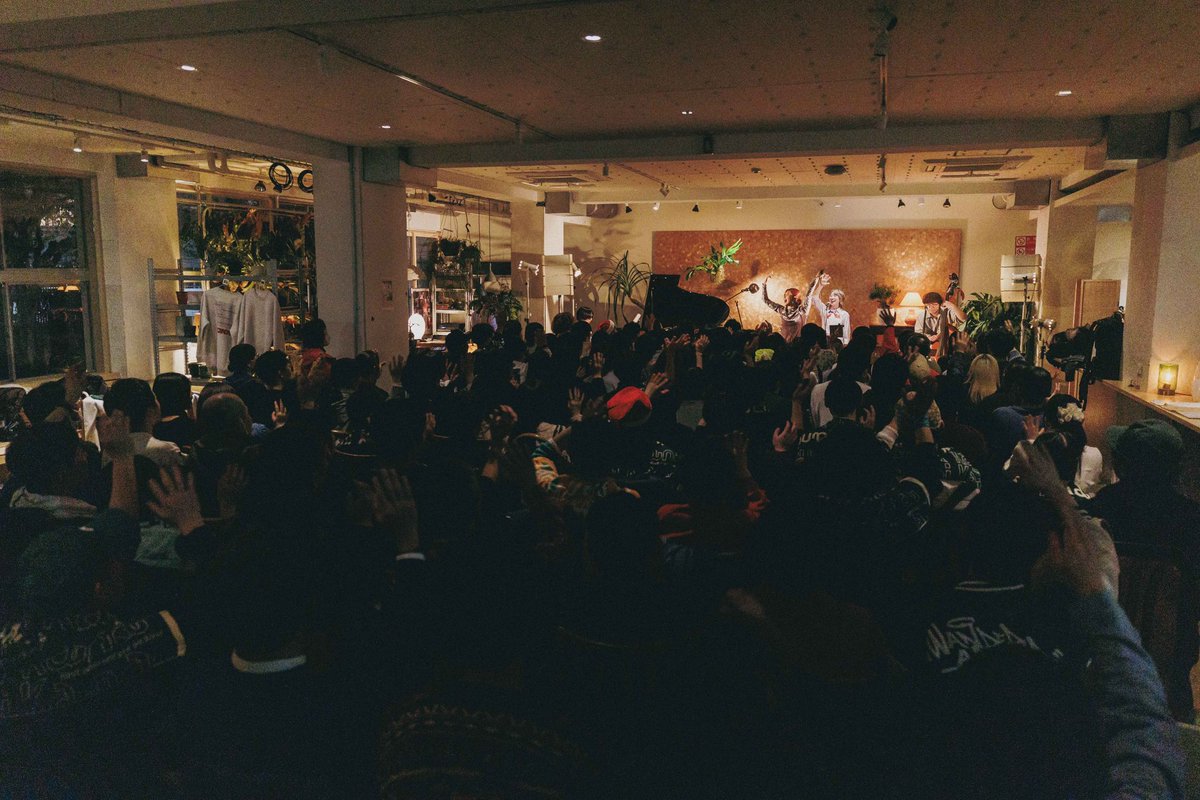 足立佳奈ちゃんクリスマスライブ🎄🍗✨
コーラス&amp;バイオリンで出演させていただきました🎙️🎻

めっちゃ楽しいクリスマスをありがとうございました！！

あだっちーずの皆様のあたたかい笑顔、目に焼き付けて帰ってきました💚

改めて佳奈の歌、ほんまに好きだなぁ💚

#足立佳奈