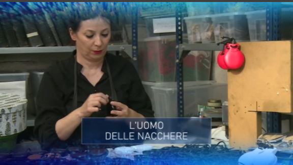 L’UOMO DELLE NACCHERE #luciabasso

Andiamo in #Spagna per raccontare la storia dell’uomo che reinventò le #nacchere. A #Siviglia la bottega degli eredi che continuano a fabbricare le “castanuelas” più note e più utilizzate al mondo.

tinyurl.com/37ns5s7p

<a href="/TgrRai/">Tgr Rai</a> <a href="/RaiNews/">RaiNews</a>