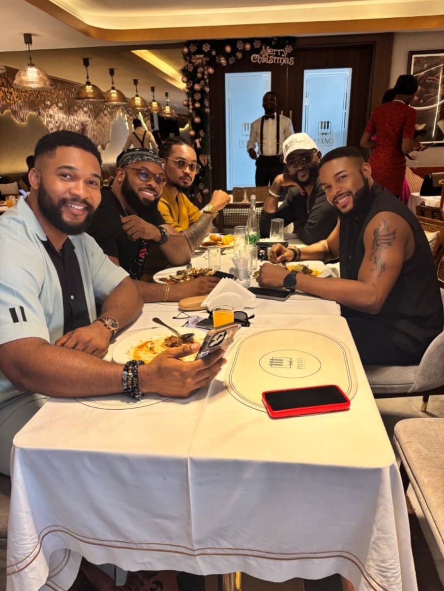 kachi_nnochiri's tweet photo. Had a very beautiful brunch with my brothers.
Happy Holidays.
#kaytribe https://t.co/O6PErlfU5J